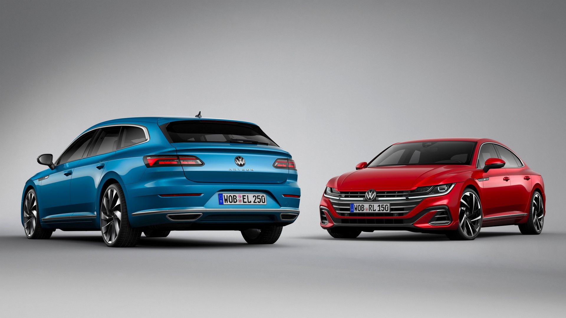 VW Arteon 2021 azul y rojo en showcase