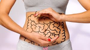 mujer con dibujo de intestinos