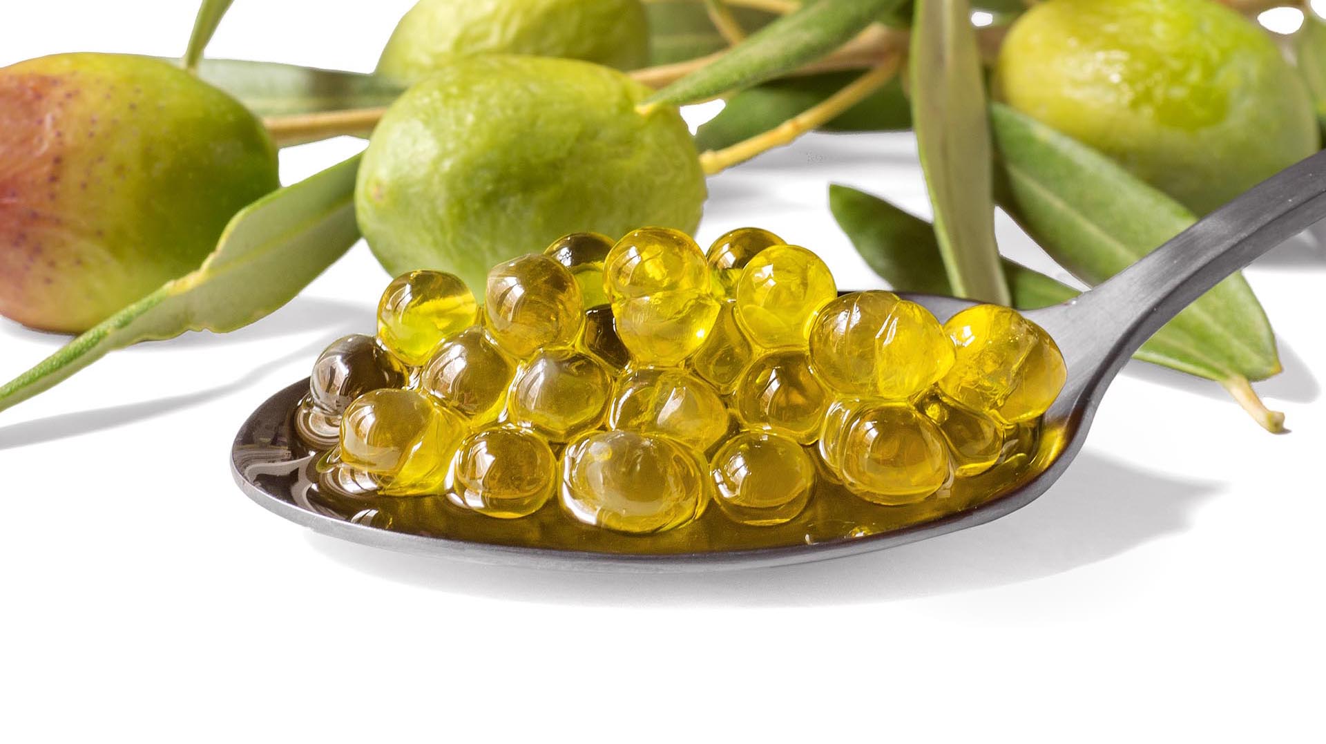cuchara con bolitas de aceite