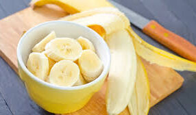 plátano en plato