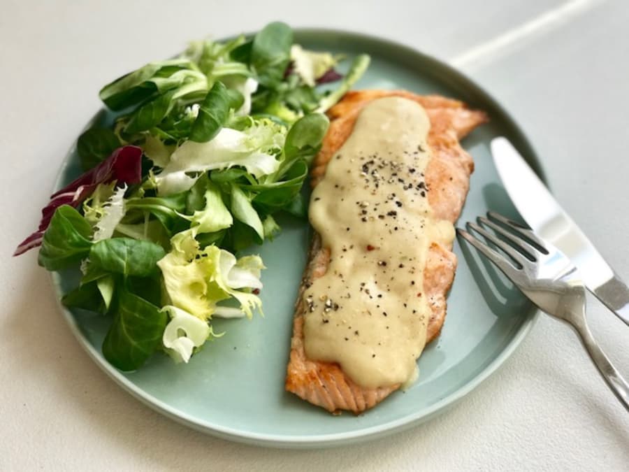 plato con salmón a la mostaza