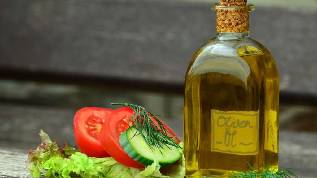aceite de oliva con verduras