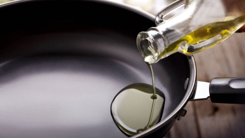 aceite de oliva extra virgen en sarten